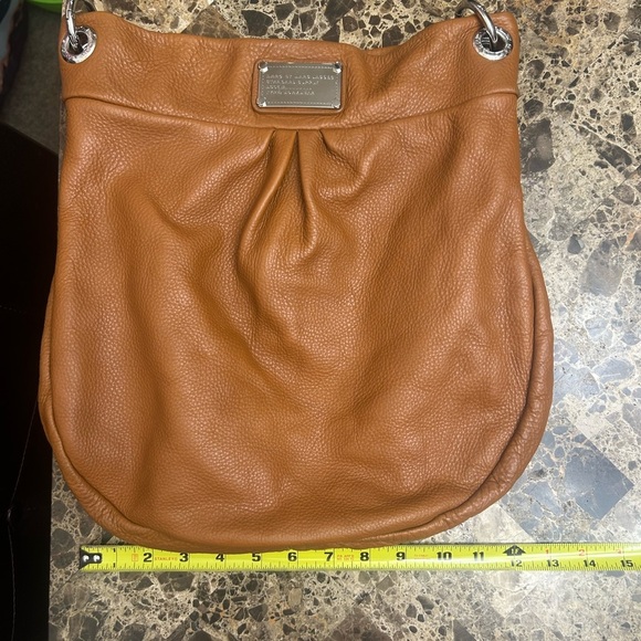 Marc Jacobs Tan Leather Shoulder Bag callouts in the picture. - Picture 11 of 11